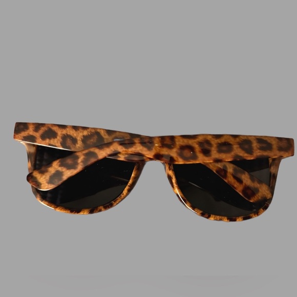 Foster Grant Polarized Sunglasses For Women, Brown Leopard Print Sunglasses NWOT - Picture 2 of 3